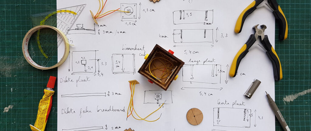 Tools op een werkbank ter illustratie