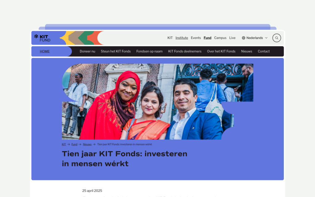 Screenshot van de KIT Fund-pagina met een artikel over "Tien jaar KIT Fonds: investeren in mensen wérkt", vergezeld door een foto van drie lachende professionals.