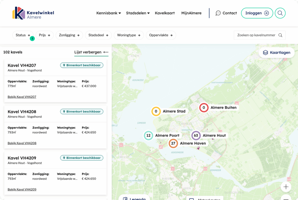 Een desktop screenshot van de kavelkaart van Kavelwinkel Almere met een overzicht van 102 kavels in verschillende stadswijken.