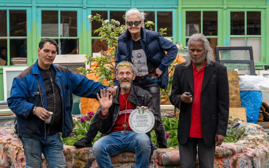 Rotterdamse inwoners poseren rond het initiatief 'Echt Rotterdams Erfgoed'