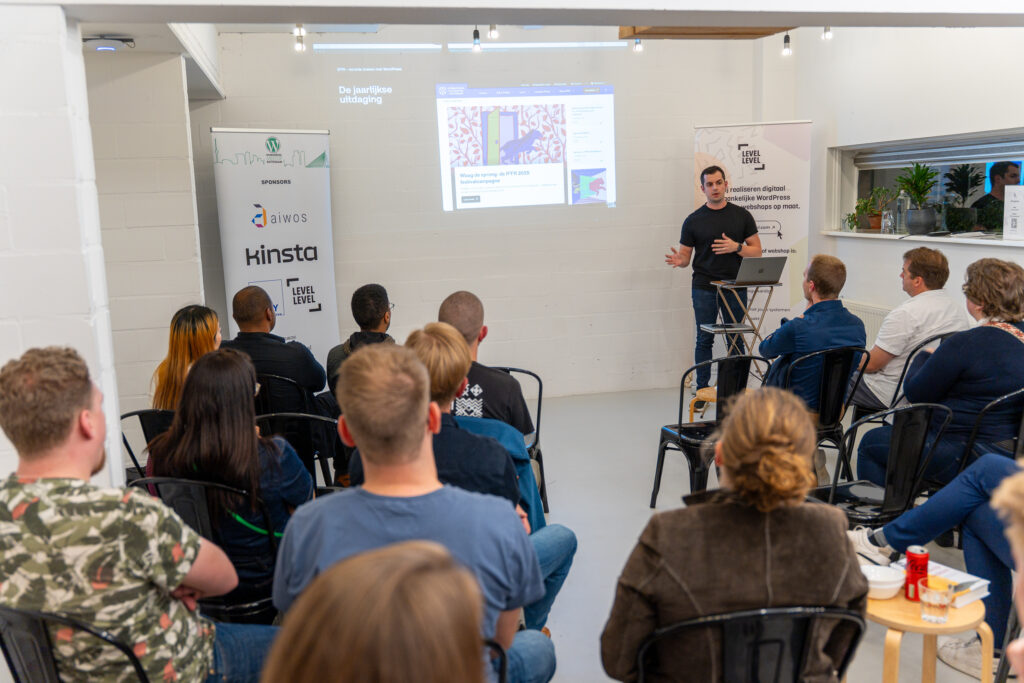 Foto van bezoekers en speker tijdens WordPress meetup 010 bij Level Level.