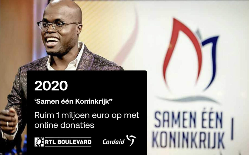 Campagnevisual 2020: 'Samen één Koninkrijk'. Toont een portret van Jandino Asporaat en bevat de tekst 'Ruim 1 miljoen euro op met online donaties', en de logo's van Cordaid en RTL Boulevard.