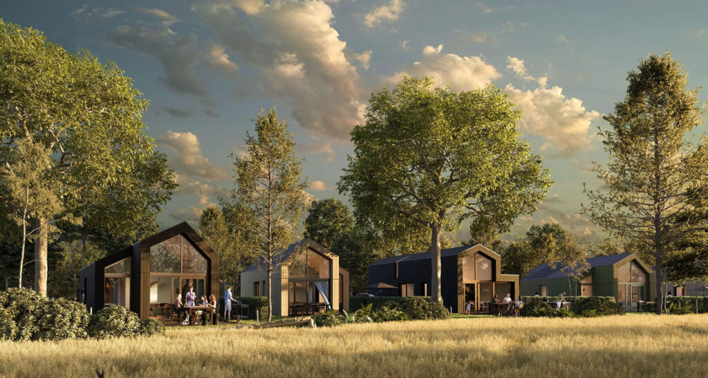 Sfeervolle artist impression van diverse houten vakantiehuisjes verspreid over een grasveld met bomen tijdens zonsondergang.